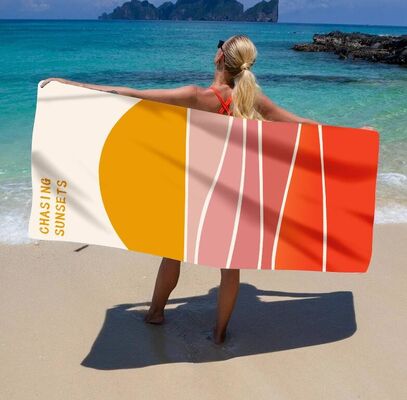 kaufen Anpassungsfähige Microfiber-Poolhandtücher Einfacher Träger Vielseitiges Sandloses Strandhandtuch Online-Herstellung