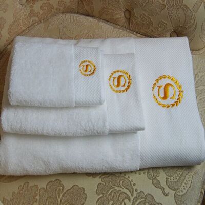 Luxury 100% Cotton Towel Hotel Bath Towels Skin Friendly Highly Absorbent